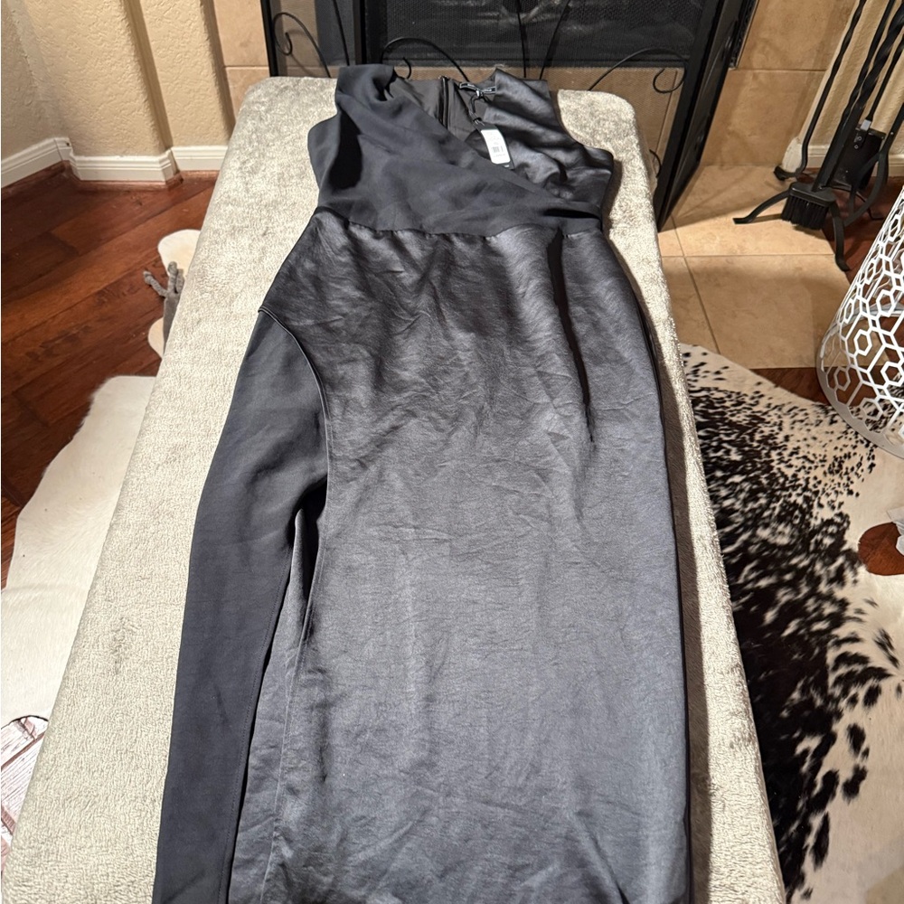 BCBGMAXAZRIA Womens Sleeveless Surplice Neck Satin Maxi Dress